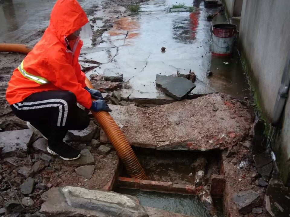 东城专业清理污水池 炜誉市政以规范流程守护城市 “肠道”